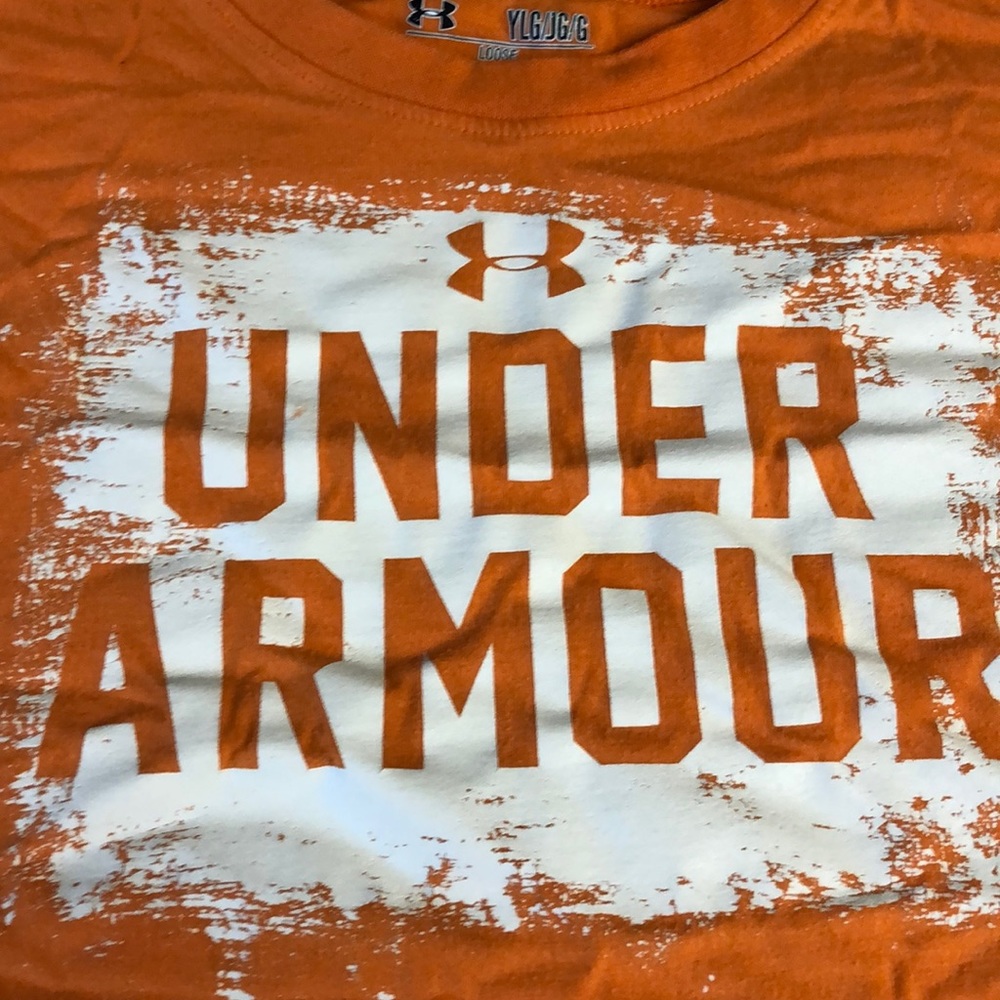Boys UA Size L T-shirt